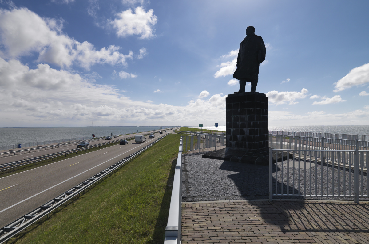 Hráz Afsluitdijk zkrotila moře